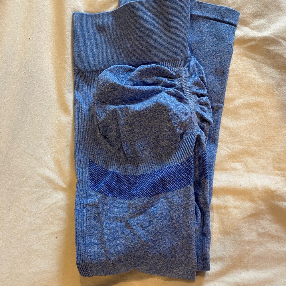 Blue Seamless Leggings w a Butt Scrunch
